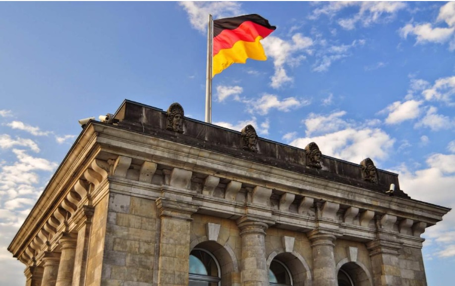 Germany Prolongs Entry Ban on Arrivals From UK & South Africa to January 20